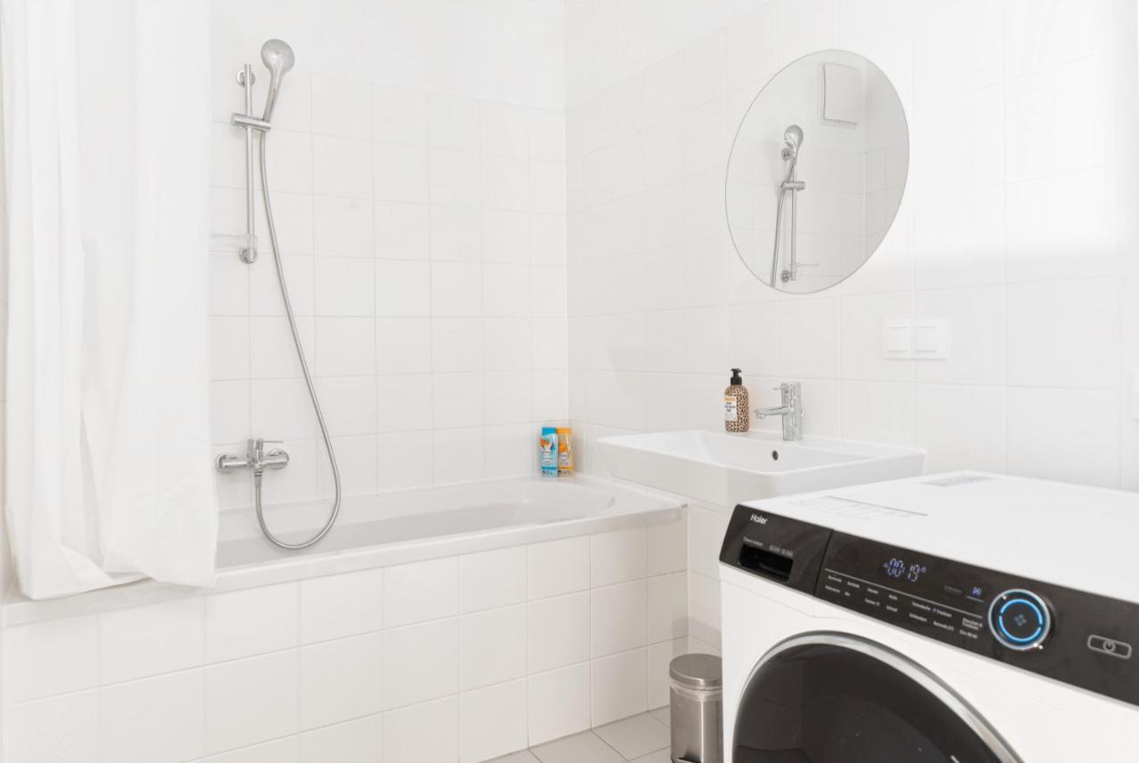 Whats-App Self-Check-In - 1Br Apartment, Near Airport,15 Min To Center Wien Ngoại thất bức ảnh