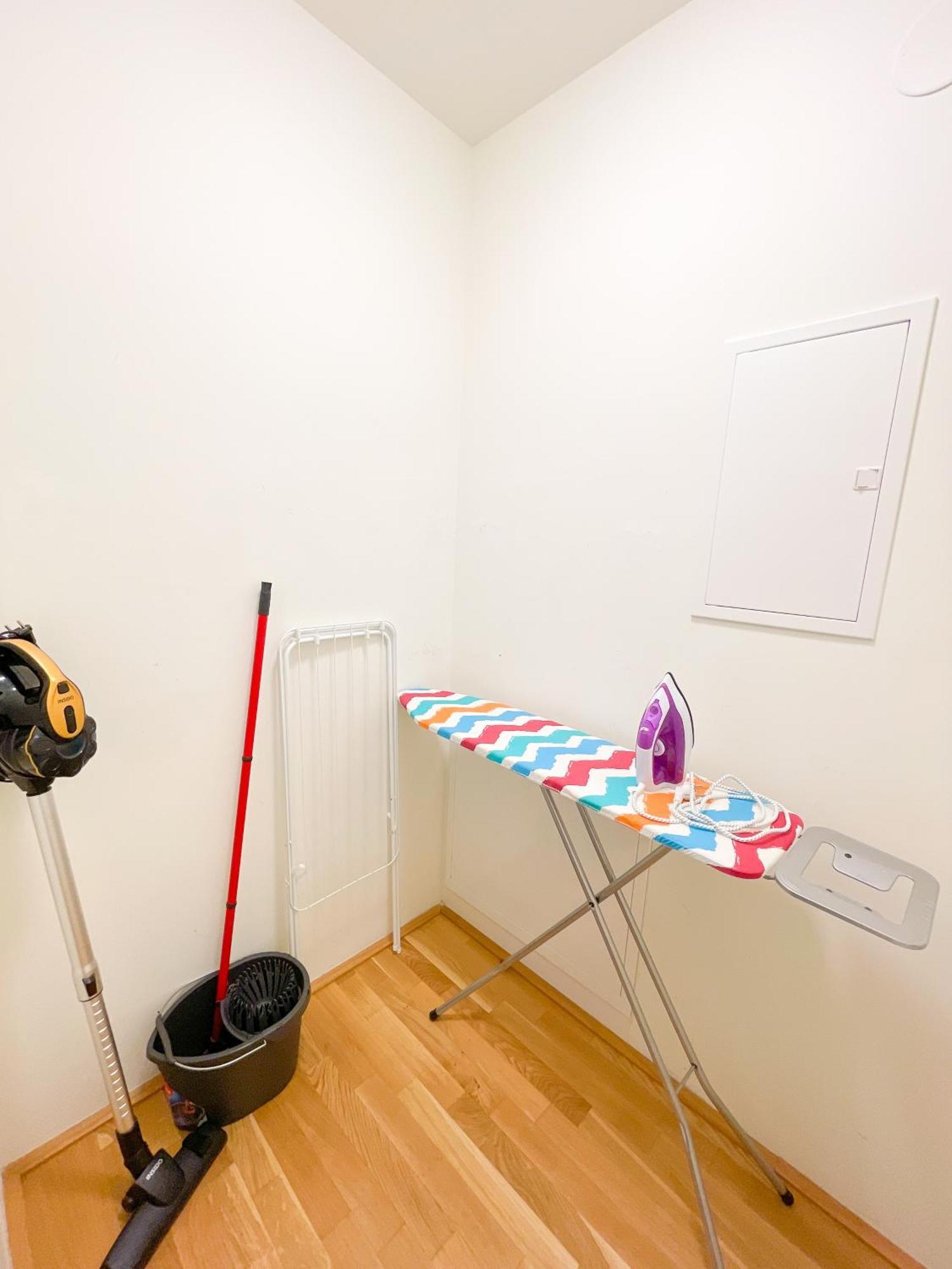 Whats-App Self-Check-In - 1Br Apartment, Near Airport,15 Min To Center Wien Phòng bức ảnh